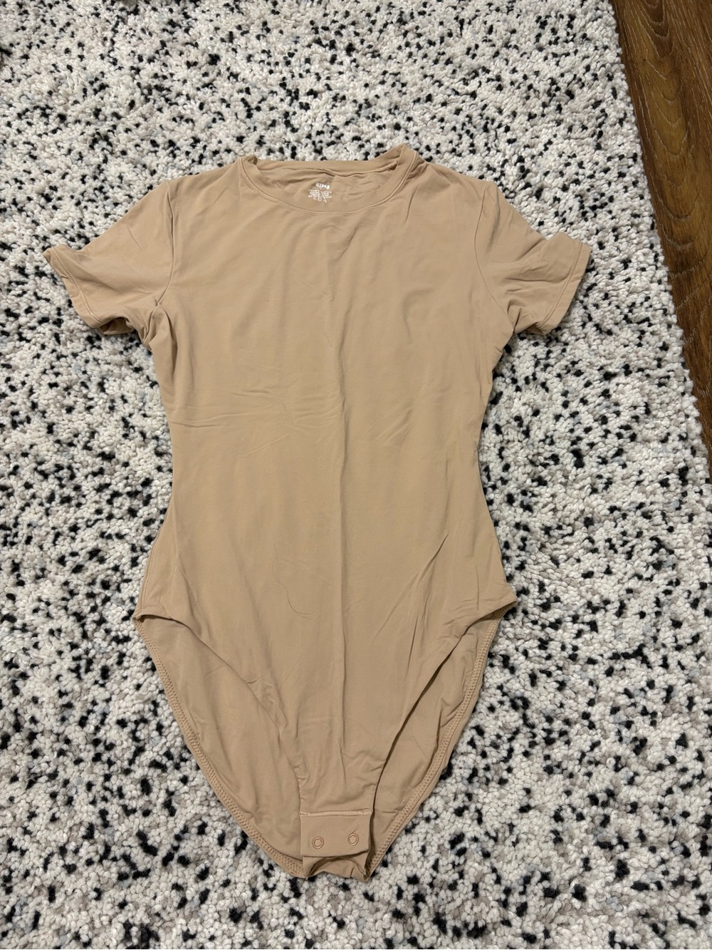 SKIMS Fits Everybody Bodysuit Beige Nude Short Sleeve Crew Neck Women’s S
